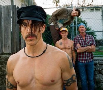 Red Hot Chili Peppers vzdali hold Síni slávy novým EP